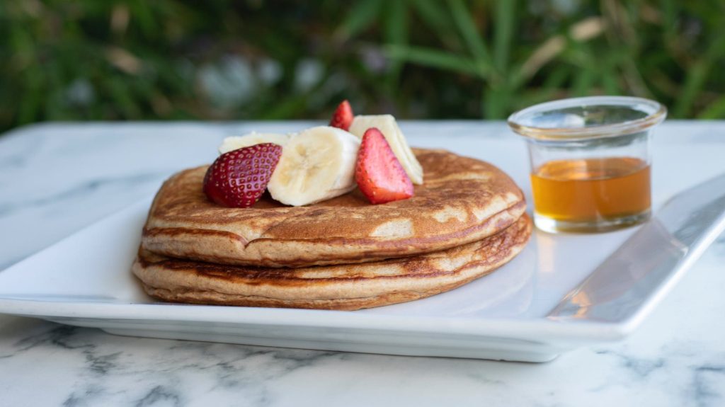 Pancakes with bananas and strawberries/ photo by Biel Heinrich on Pexels